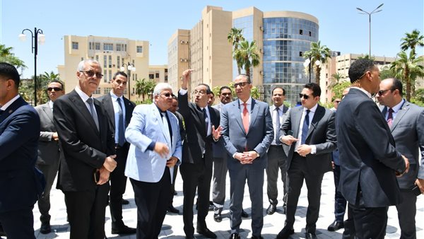 محافظ الفيوم ووزير