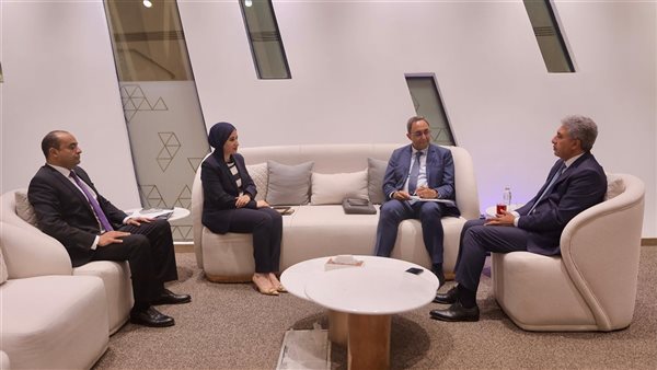 وزير السياحة ومحافظ