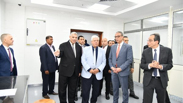 محافظ الفيوم ووزير