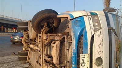 إصابة 3 أشخاص في حادث تصادم أوتوبيس مع نقل ثقيل على طريق غارب بالغردقة