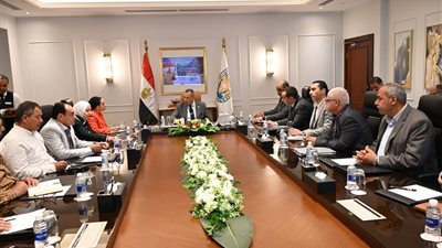 محافظ جنوب سيناء يعقد اجتماعًا موسعًا لمتابعة تنفيذ قرارات لصالح المواطنين