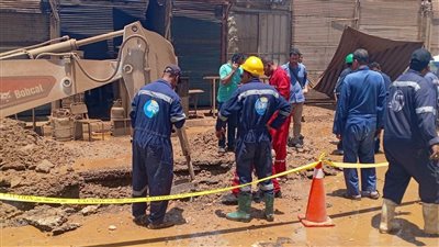 بعد حدوث تسرب للغاز الطبيعي بالسيل الجديد.. محافظ أسوان يتابع جهود السيطرة والإصلاح بخط الضغط العالي للغاز الطبيعي