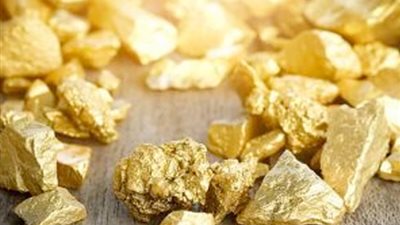 بينهم سودانيون.. ضبط سيارة محملة بـ 14 جوال ذهب وأسلحة ومخدرات بحوزة 4 أشخاص في قنا