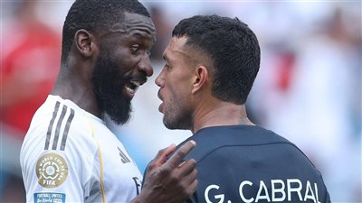 فيفا يفتح تحقيقًا مع لاعب باتشوكا بسبب روديجر مدافع ريال مدريد