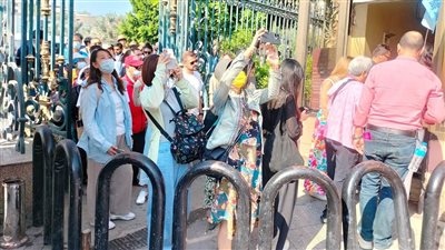 إقبال كبير من السائحين على زيارة المتحف المصري بالتحرير | صور