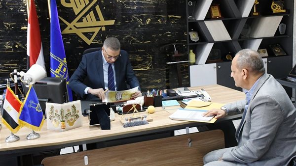 محافظ أسوان يعتمد