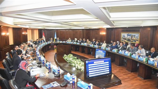 اجتماع محافظ الإسكندرية