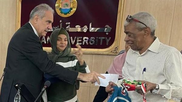 جامعة أسوان تكرّم