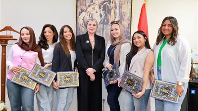 دليل صوتي متعدد اللغات.. طالبات جامعة القاهرة ينفذن مشروعًا لتعريف ذوي الإعاقة البصرية بالحضارة المصرية