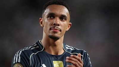 بعد غيابه عن اللقاء.. تقارير تكشف حجم إصابة أرنولد قبل مباراة باريس سان جيرمان