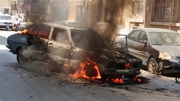 اندلاع حريق بسيارة