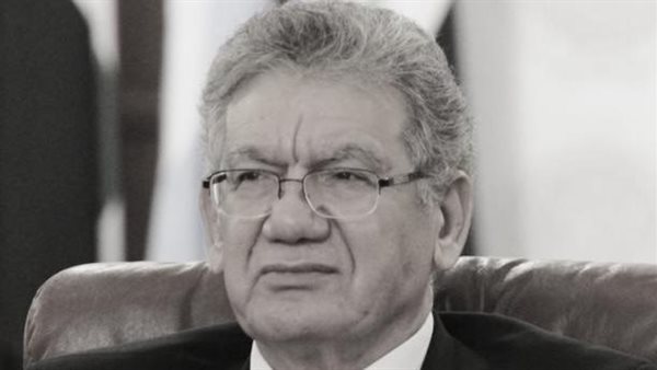 الدكتور خيري عبد