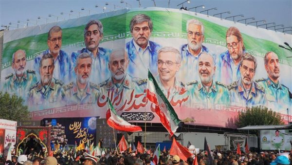 الإيرانيون يشيعون