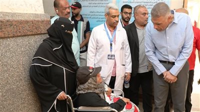 محافظ أسوان يزور المستشفى التخصصي ويطالب بإنجاح منظومة التأمين الشامل