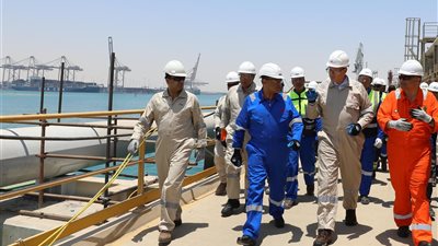 وزير البترول يتفقد استعدادات ميناء سونكر لاستقبال سفينة التغييز Energos Power