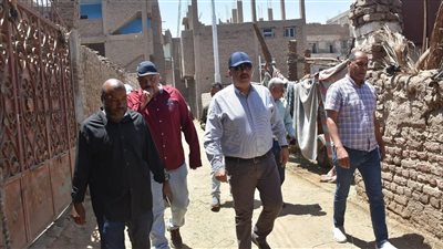 استعدادًا لدخول الخدمة رسميًا.. رئيس مياه الأقصر يتابع أعمال الوصلات المنزلية بقرية النمسا بإسنا