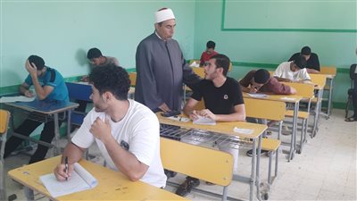 اليوم.. طلاب الثانوية الأزهرية بكفر الشيخ القسم العلمي يؤدون امتحان مادة الأحياء