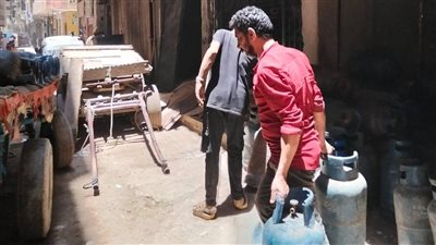بعد شكاوى المواطنين.. حي شرق مدينة نصر يغلق مخزن أنابيب بوتاجاز مخالف بعزبة الهجانة 