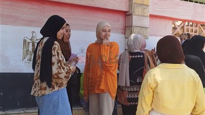  في مستوى الطالب المتوسط.. فرحة بين طلاب الثانوية العامة بالفيوم بعد أداء امتحان اللغة الإنجليزية