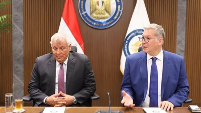 وزير البترول يشهد توقيع العقود النهائية لبدء تنفيذ مجمع إنتاج حامض الفسفوريك بالوادي الجديد
