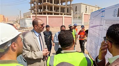 محافظ سوهاج يتفقد بدء العمل في إنشاء مجمع الصناعات الغذائية لتجفيف البصل والثوم بحي الكوثر