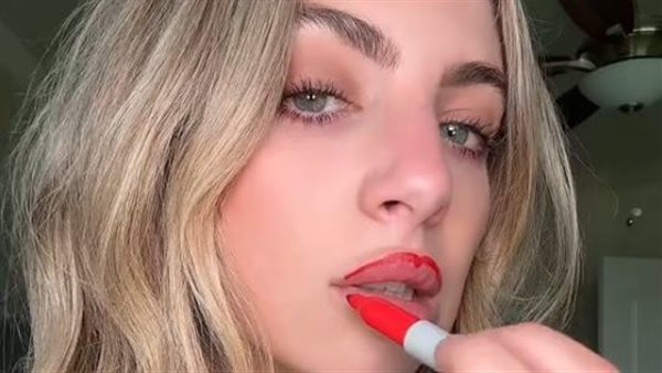 أقلام ألوان صناعية