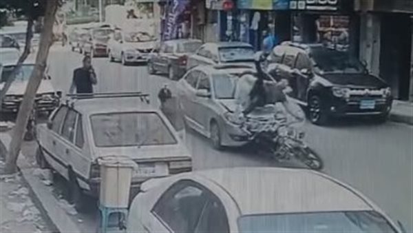 شاب يدهس أب وابنته