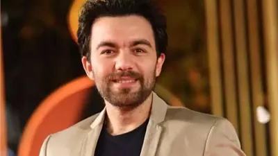 أبرزها البحث عن فضيحة.. شريف رمزي: عادل إمام مبسوط بإعادة تقديم أعماله القديمة 