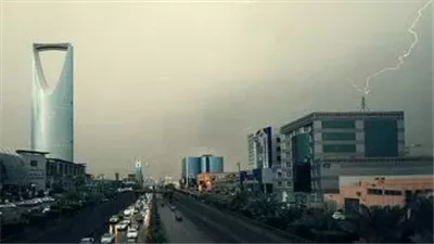 غبار مثار وعواصف ترابية على معظم المناطق.. حالة الطقس في السعودية اليوم