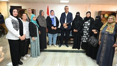 محافظ جنوب سيناء يلتقي ممثلات المرأة البدوية ويستجيب لمطالبهن 