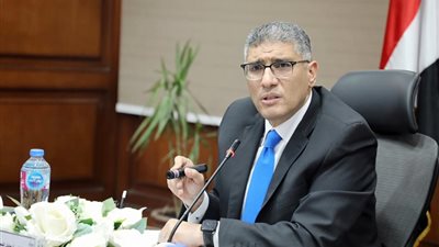 محافظ الجيزة: حصر المناطق التي تعاني من ضعف الضغوطات وانقطاع المياه بالهرم وبولاق الدكرور