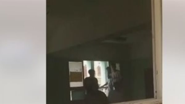 الطلاب داخل اللجنة