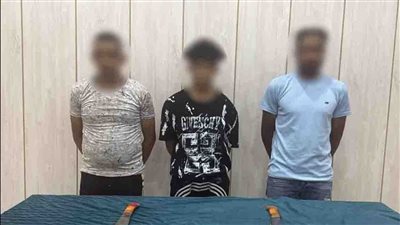 لاحتفالهم بزفاف شقيق أحدهم.. القبض على المتهمين بحمل أسلحة بيضاء والتلويح بها في القاهرة 