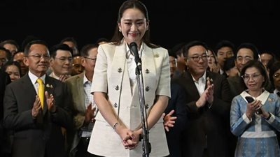 تمهيدًا لعزلها.. تعليق مهام رئيسة وزراء تايلاند بعد تسريب مكالمة أثارت أزمة مع الجيش 