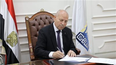 محافظ القاهرة يعفي رئيس حي دار السلام من منصبه بعد رصده مخالفات بناء 