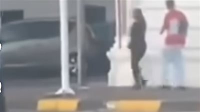 الأمن يفحص فيديو متداول لتعدي شاب على فتاة في الشارع بالإسكندرية