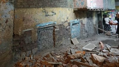 انهيار جزء من عقارين خاليين من السكان في روض الفرج بالقاهرة