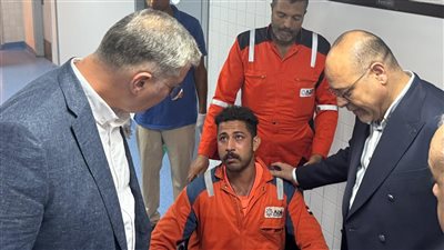 وزيرا البترول والعمل يطمئنان على توفير جميع أوجه الرعاية الطبية لمصابي حادث حفار جبل الزيت