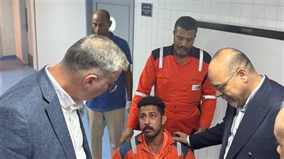 وزيرا العمل والبترول يطمئنان على الناجين من حادث حفار خليج السويس