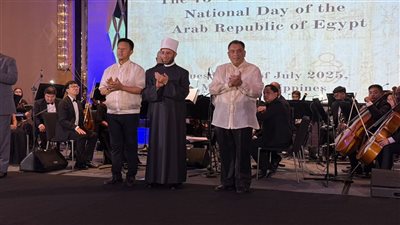 خلال الاحتفال باليوم الوطني المصري.. وزير الأوقاف يُكرّم عددًا من كبار المسئولين الفلبينيين
