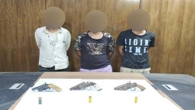 القبض على 3 خفراء بإحدى الشركات لاتهامهم بالتعدي على شخصين بأعيرة نارية بالقاهرة 