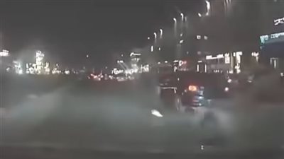 سيارة طائشة تصدم فتاة بميدان الحصري بأكتوبر وتلوذ بالفرار.. والأمن يفحص الواقعة