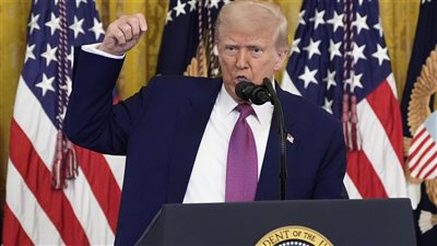 ترامب يتوعد بفرض رسوم جمركية على أي دولة تقر سياسات بريكس