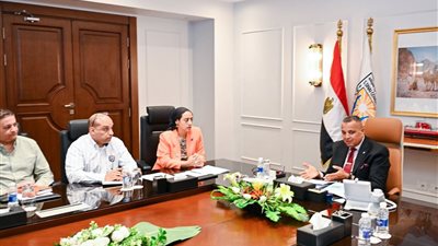 محافظ جنوب سيناء يعقد اجتماعًا موسعًا لمتابعة ملف التصالح وإزالة التعديات على أراضي الدولة | صور 