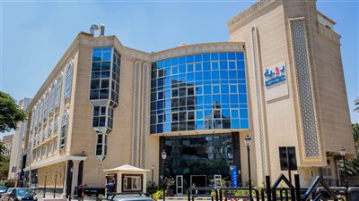 يسيء له.. رئيس مجلس أمناء مستشفى بهية يتهم شخصا بنشر فيديو له خلسة بالمستشفى