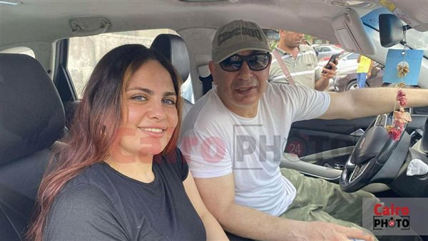 حسام حسن وزوجته عقب