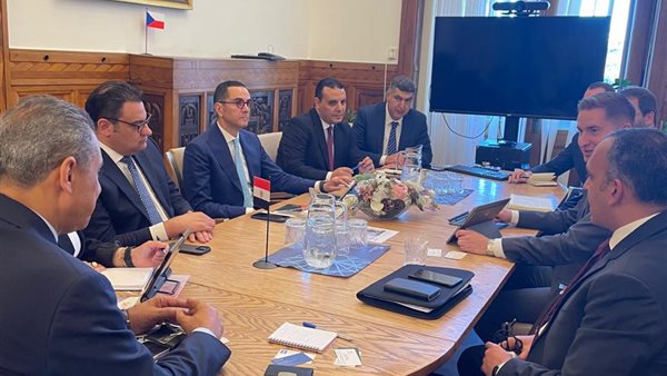 حسن الخطيب وزير الاستثمار