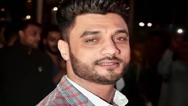 كم عمر المطرب احمد