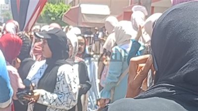 وصفوا الأسئلة بالملتوية.. الكيمياء تُربك طلبة الثانوية العامة بالفيوم