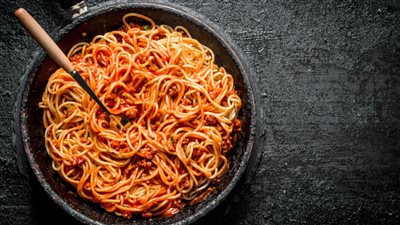 طريقة عمل المكرونة بالصلصة الجاهزة.. وفري في الوقت والمجهود